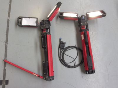 deux outils posés sur une table