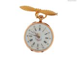 une montre de poche en or ornée d'un oiseau