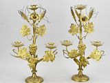 paire de candélabres anciens en laiton avec fleurs et feuilles
