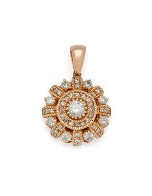 gros plan d'un pendentif en diamant sur fond blanc