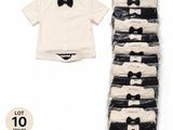 une chemise blanche et un nœud papillon noir sur fond blanc