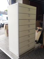 Chiffonnier en mélaminé ouvrant à 8 tiroirs. (photo 2)
