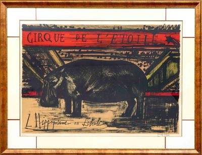 tableau représentant un éléphant debout sous un pont, dans un cadre en bois