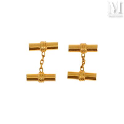 une paire de boutons de manchette plaqués or, composés de maillons de chaîne