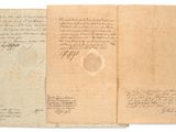 un gros plan d'un morceau de papier sur lequel on a écrit