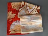 deux morceaux de tissu posés sur une table