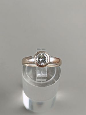 BAGUE solitaire en or gris (à charge) sertie d'un diamant en…