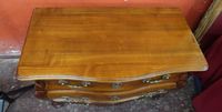 Commode tombeau de style Louis XV en bois naturel, 83x106x56… (photo 3)
