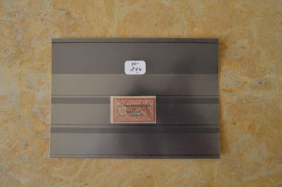 l'image d'une feuille de papier sur laquelle est apposé un timbre
