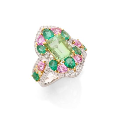 une bague en tourmaline et diamants, signée Van Cleef