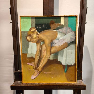 un tableau représentant une femme penchée en avant sur une chaise