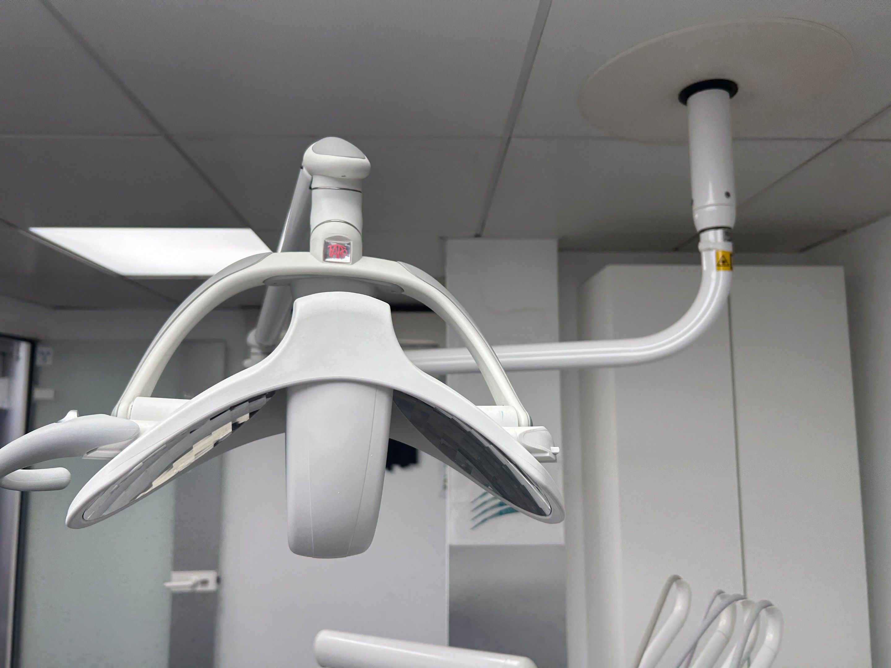 1 unité de dentiste de 2014 comprenant :