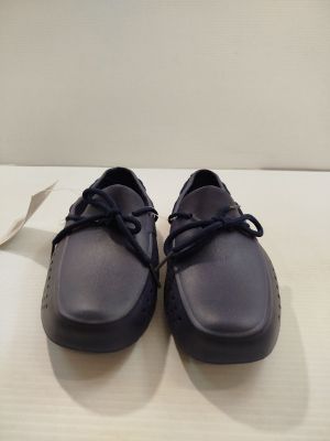 chaussures bateau en cuir bleu marine pour homme, à lacets et semelle extérieure en caoutchouc