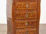 une image d'une commode en bois avec un plateau en marbre