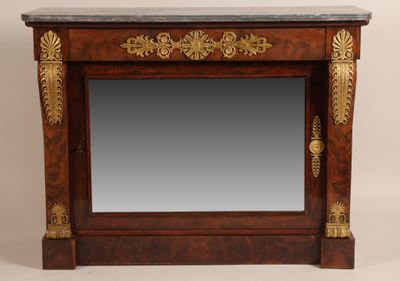 une photo d'un miroir posé sur une table en bois