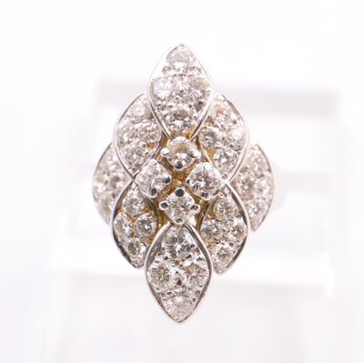 Bague de style Art Dco en or blanc 18K