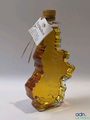 a bottle of maple syrup with a label on it