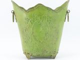 vase en forme de pot de fleurs muni d'anses et de poignées