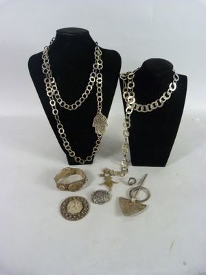[BIJOUX ETHNIQUES]- Lot de bijoux en argent étranger compren…