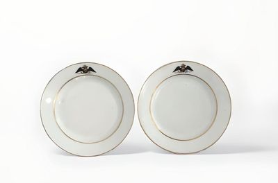 RUSSIE Paire d'assiettes calibrées en porcelaine du service …