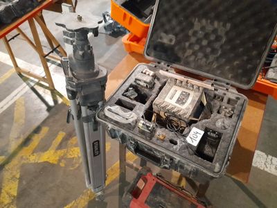 Laser de chantier Laserliner Quadrum avec trépied - Photo 1