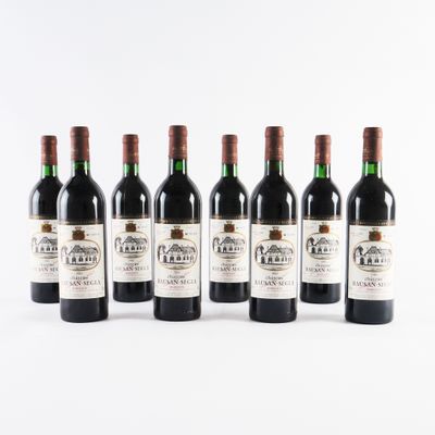 six bouteilles de vin rouge alignées