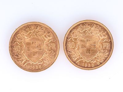 deux souverains d'or, dont l'un porte des armoiries et l'autre un bouclier