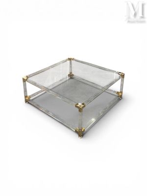 TABLE BASSE En plexiglass ou altuglass et métal doré. `Plate…