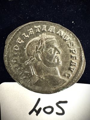 gros plan d'une pièce de monnaie sur laquelle figure un homme