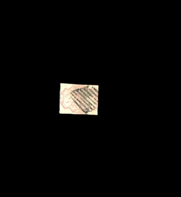 une image représentant une feuille de papier posée sur une table