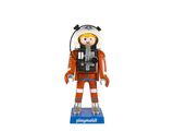 figurine représentant une femme en combinaison spatiale tenant un appareil photo