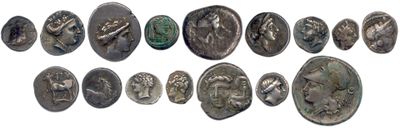 une image représentant une collection de pièces de monnaie romaines antiques sur fond blanc