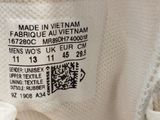 the label of a pair of white shoes is shown on the bottom of a pair of white shoes