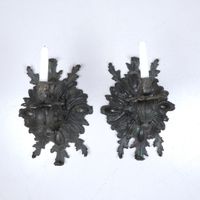Paire d'appliques en bronze patiné, à un bras de lumière cha… (photo 2)
