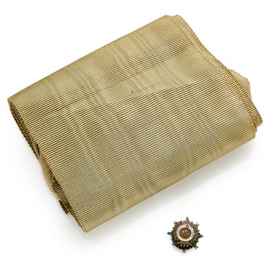 un morceau de tissu posé par terre