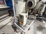 une machine qui se trouve à l'intérieur d'un bâtiment