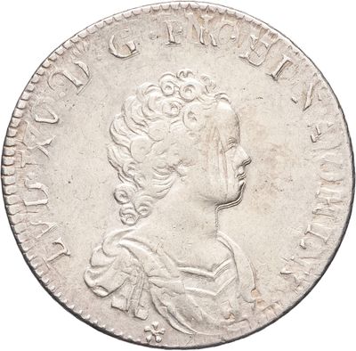 gros plan d'une pièce de monnaie sur fond blanc