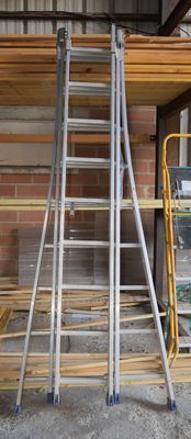 many ladders that are sitting in a room