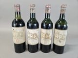trois bouteilles de vin sont alignées sur une table