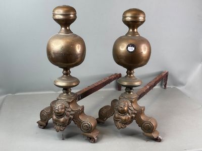 PAIRE de chenets « aux marmousets » en bronze.