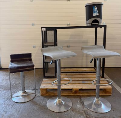 three stools sitting on a pallet in front of a table