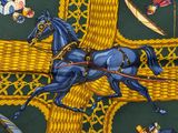 un tableau représentant un cheval tirant une calèche dans laquelle se trouve un homme