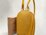 Sac à dos jaune « Louis Vu Vu » avec pochette assortie