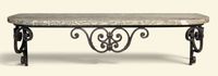 Étagère d'applique de section demi-lune en fer forgé à décor…