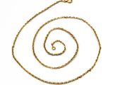 un ensemble composé d'un collier et d'un bracelet plaqués or, sur fond blanc