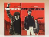 deux livres intitulés « Motherfucker » et « Motherfucker » posés sur une table