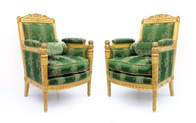 PAIRE DE FAUTEUILS A LA REINE A dossier plat, en bois sculpt…