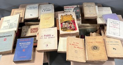 beaucoup de livres sur la table ensemble sur la table