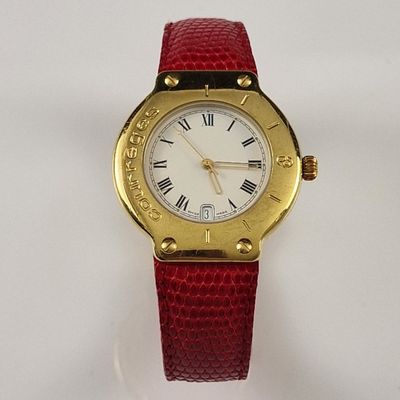 une image représentant une montre rouge avec des chiffres romains