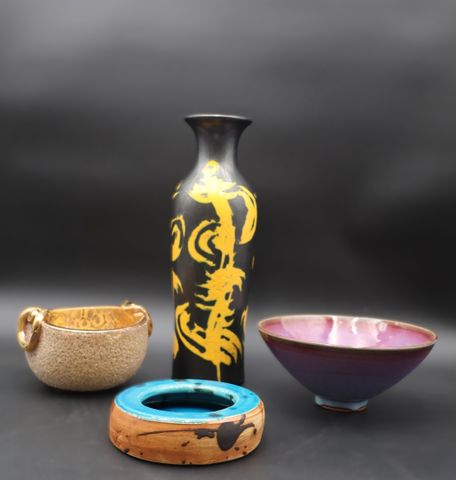 Lot de 4 objets en céramique, vase, vide poche, cendrier. 